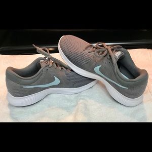 Women’s Nike Revolution 4 Sneakers
